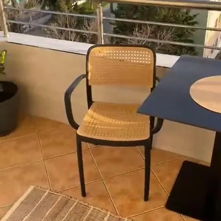 Luxury Apartment *